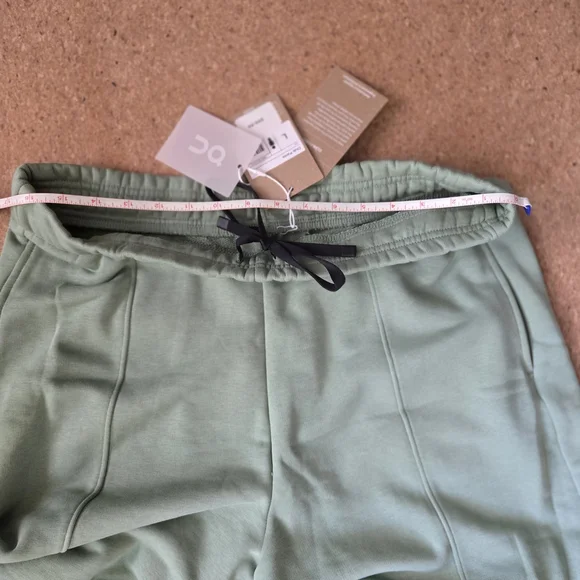 On Running Men's Club Pants, sweatpants, Joggers L - Men's Large NWT - Picture 9 of 11
